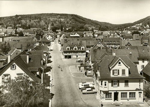 ort6.jpg - Blick von der Bahnlinie Richtung Norden zur evangelischen Kirche