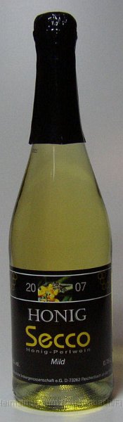 honig1.jpg - 0,75 Ltr. Honig Secco (Perlwein) der Süddeutschen Imkergenossenschaft e.G. D-73262 Reichenbach an der Fils