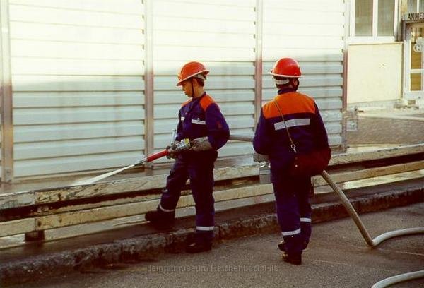 ueb13.jpg - Auch der Nachwuchs ist schon fleissig am Werk