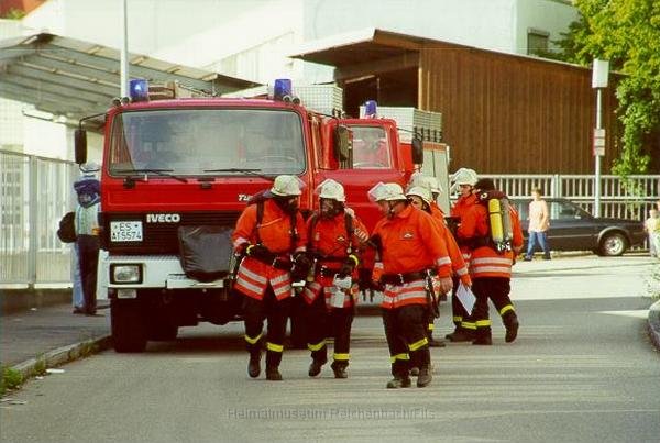 ueb9.jpg - Hier rückt nochmal Verstärkung an