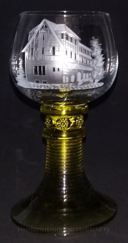 hirsch5.jpg - Römer mit Gravur und Schriftzug "Goldener Hirsch"