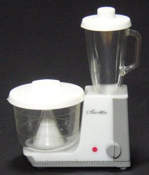 estar7.jpg - Salz- und Pfeffertreuer der Firma Electrostar, Reichenbach/Fils im Design einer Küchenmaschine.