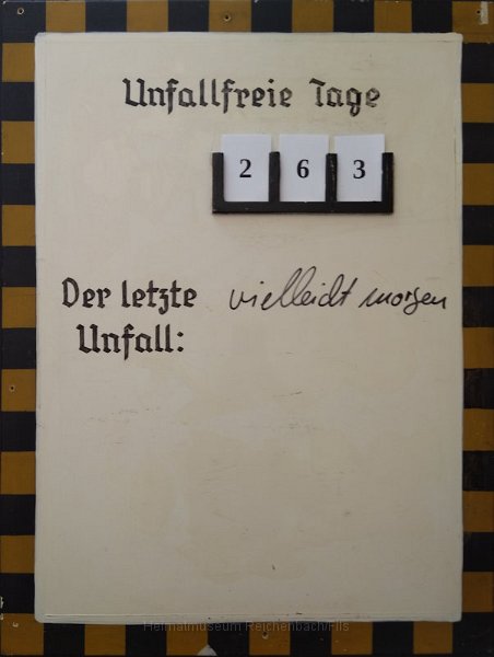 otto10.jpg - Tafel zur Unfallverhütung, die unfallfreien Tage wurden jeden Tag neu angezeigt