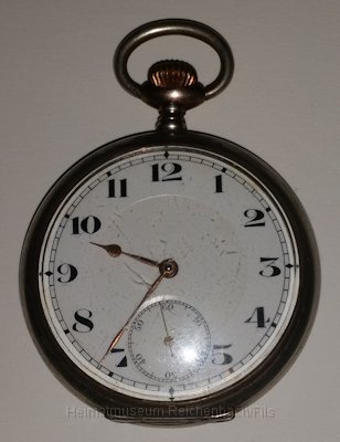 otto5.jpg - Taschenuhr mit Gravur auf der Rückseite "25 Jahre treue Arbeit bei Heinrich Otto Reichenbach/Fils 1895-1920"