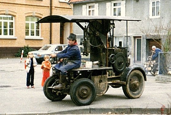 Henni.pdf -  PDF:  Bericht über die "Fahrbare Bandsäge" der Firma Henni (von Walter Erz, Reichenbach/Fils, 2021)