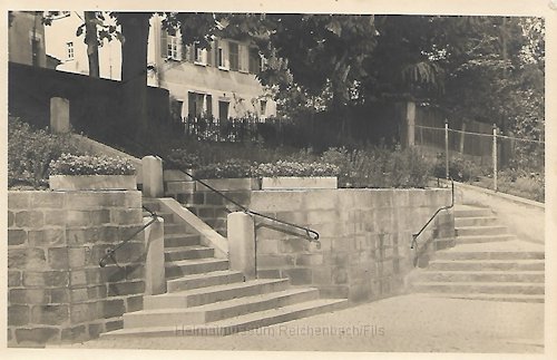 kirche9.jpg - Alte Ansicht der Aufgänge zur evangelischen Kirche (die Postkarte wurde 1936 verschickt).